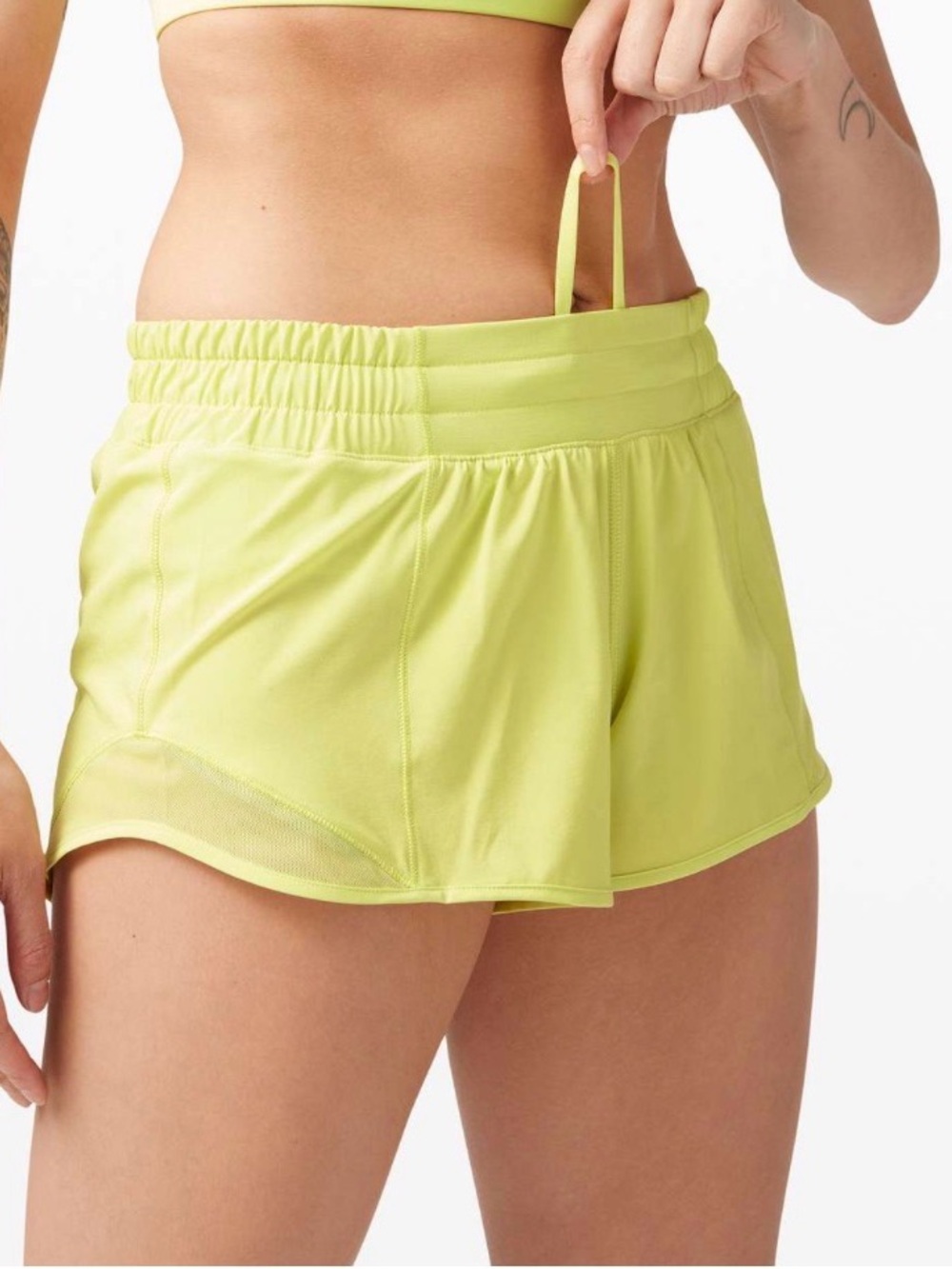 Lululemon Hotty Hot Short II *2.5" size 6 reg